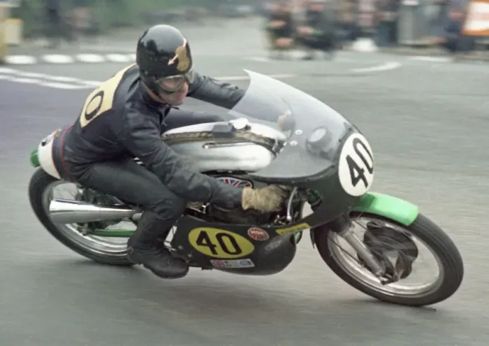 Framed Print : Tony Godfrey (Tickle Manx) 1971 Senior TT Framed Print : Tony Godfrey (Tickle Manx) 1971 Senior TT