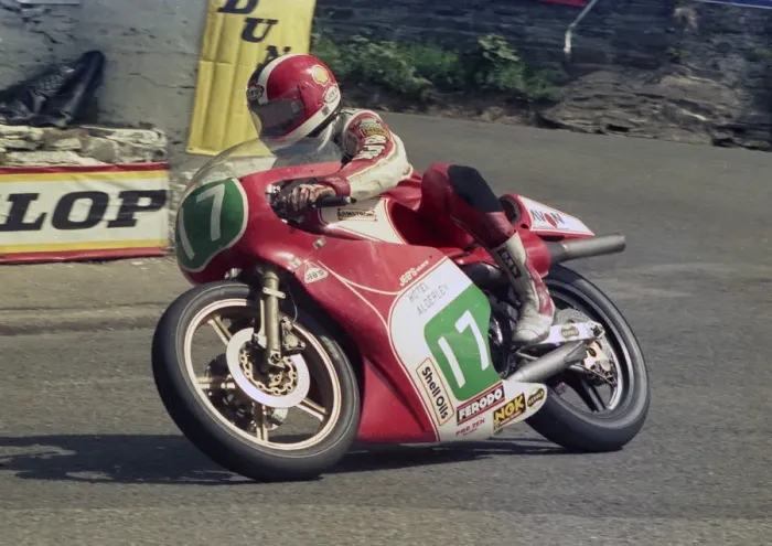 Framed Print : Tony Head (Armstrong) 1986 Junior TT Framed Print : Tony Head (Armstrong) 1986 Junior TT