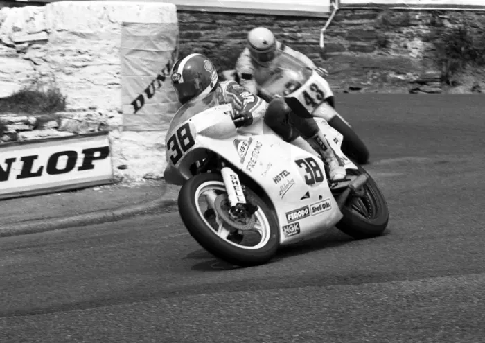 Framed Print : Tony Head (Honda) 1986 Senior TT Framed Print : Tony Head (Honda) 1986 Senior TT