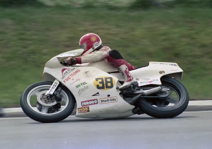 Framed Print : Tony Head (Honda) 1986 Senior TT Framed Print : Tony Head (Honda) 1986 Senior TT