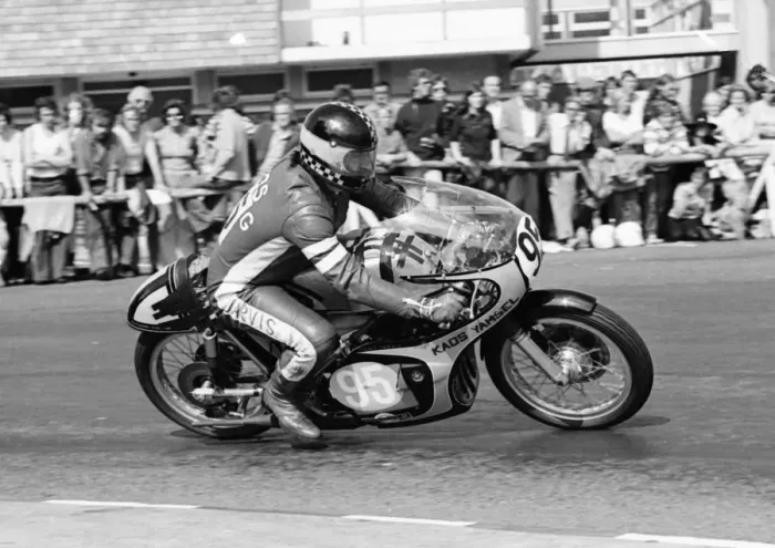 Framed Print : Tony Jarvis (Yamsel) 1975 Junior Manx Grand Prix Framed Print : Tony Jarvis (Yamsel) 1975 Junior Manx Grand Prix