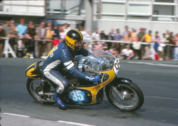 Framed Print : Tony Jarvis (Yamsel) 1975 Junior Manx Grand Prix Framed Print : Tony Jarvis (Yamsel) 1975 Junior Manx Grand Prix