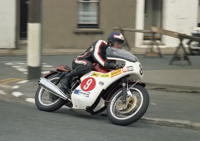 Framed Print : Tony Jefferies on Slippery Sam (Triumph) 1971 Production TT Framed Print : Tony Jefferies on Slippery Sam (Triumph) 1971 Production TT