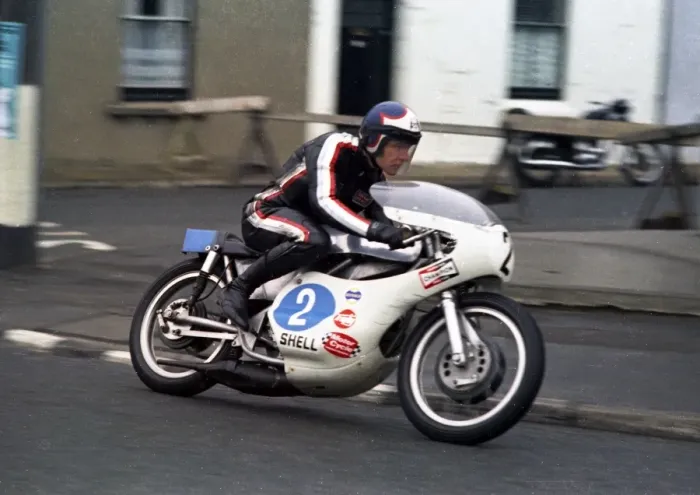 Framed Print : Tony Jefferies (Yamsel) 1971 Junior TT Framed Print : Tony Jefferies (Yamsel) 1971 Junior TT
