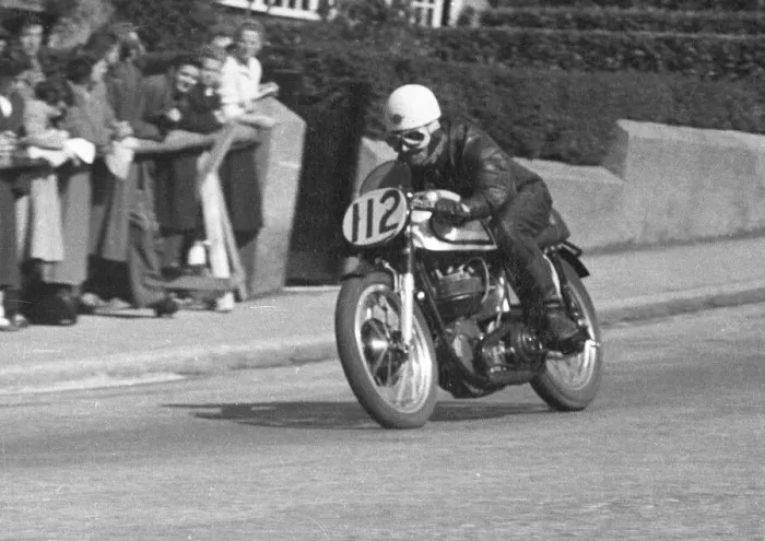 Framed Print : Tony Jenkins (Norton) 1956 Senior Manx Grand Prix Framed Print : Tony Jenkins (Norton) 1956 Senior Manx Grand Prix