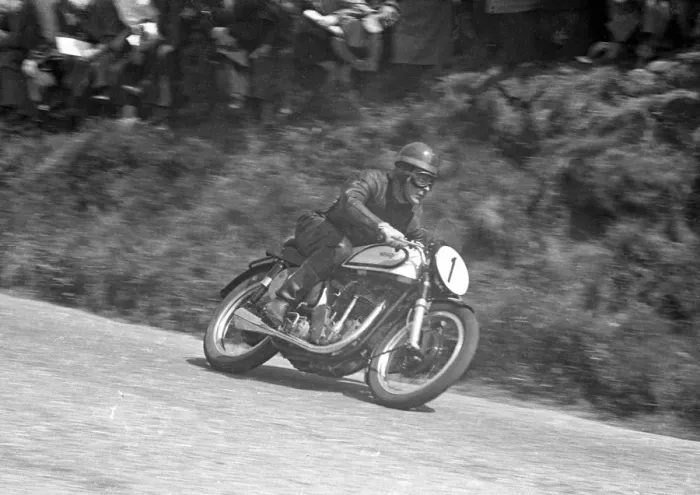 Framed Print : Tony McAlpine (Norton) 1953 Senior TT Framed Print : Tony McAlpine (Norton) 1953 Senior TT
