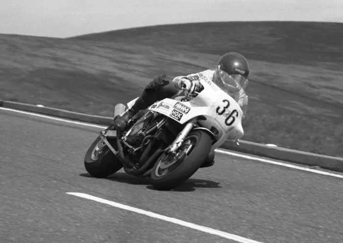 Framed Print : Tony Moran (Yamaha) 1986 Senior TT Framed Print : Tony Moran (Yamaha) 1986 Senior TT