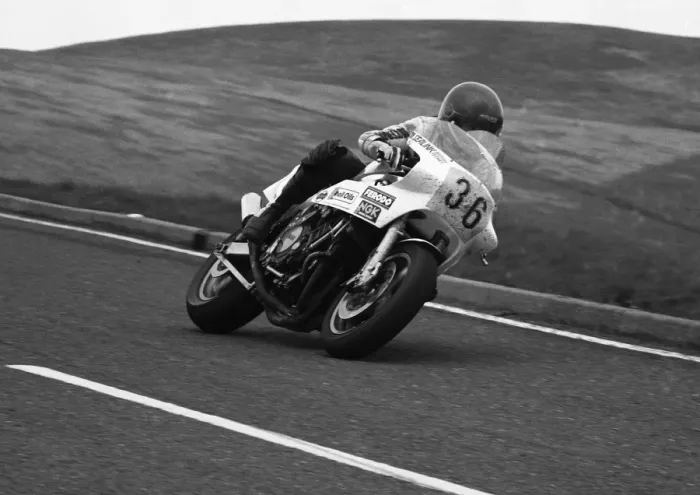 Framed Print : Tony Moran (Yamaha) 1986 Senior TT Framed Print : Tony Moran (Yamaha) 1986 Senior TT