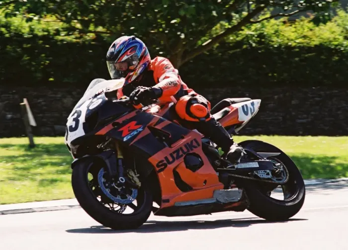 Framed Print : Tony Moss (Suzuki) 2004 Formula One TT Framed Print : Tony Moss (Suzuki) 2004 Formula One TT