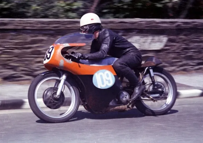 Framed Print : Tony Rutter (Norton) 1965 Junior TT Framed Print : Tony Rutter (Norton) 1965 Junior TT