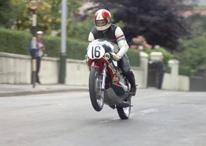 Framed Print : Tony Rutter (Yamaha) 1971 Junior TT Framed Print : Tony Rutter (Yamaha) 1971 Junior TT