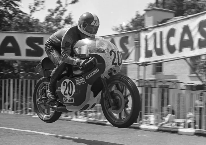 Framed Print : Tony Rutter (Yamaha) 1975 Classic TT Framed Print : Tony Rutter (Yamaha) 1975 Classic TT
