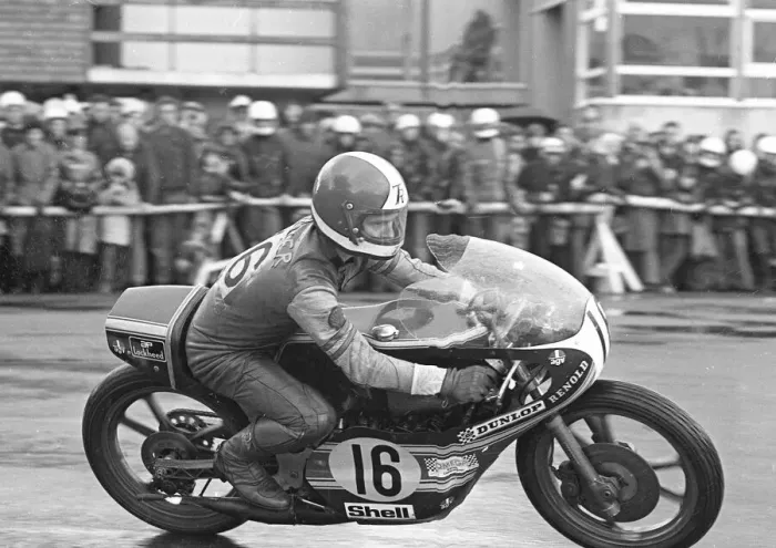Framed Print : Tony Rutter (Yamaha) 1975 Senior TT Framed Print : Tony Rutter (Yamaha) 1975 Senior TT