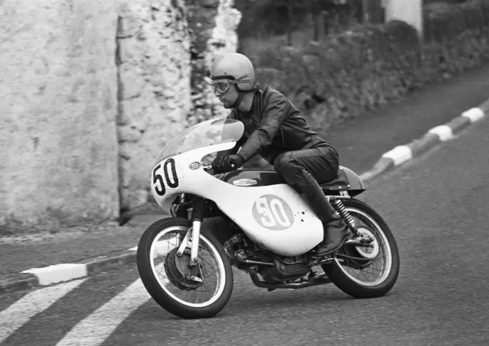 Framed Print : Tony Temple (Aermacchi) 1972 Southern 100 Framed Print : Tony Temple (Aermacchi) 1972 Southern 100