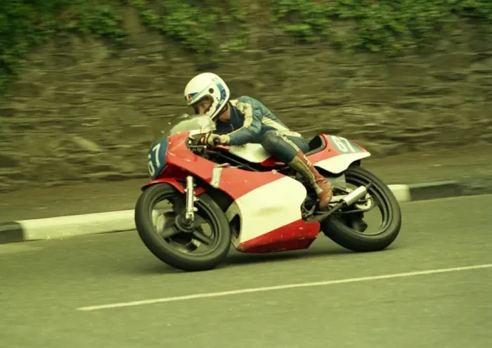 Framed Print : Tony Willis (Yamaha) 1987 Junior TT Framed Print : Tony Willis (Yamaha) 1987 Junior TT