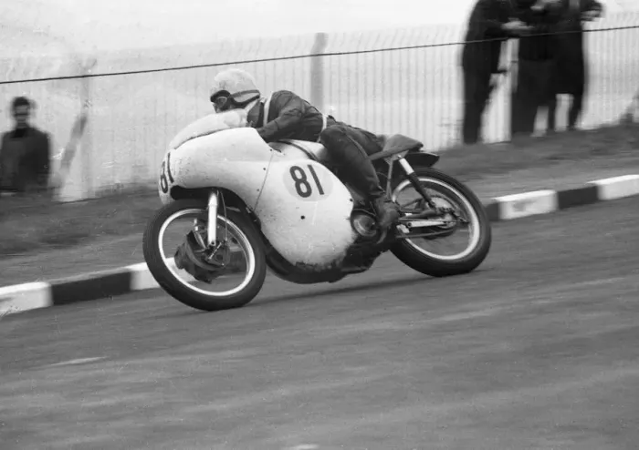 Framed Print : Tony Willmott (Norton) 1964 Senior TT Framed Print : Tony Willmott (Norton) 1964 Senior TT