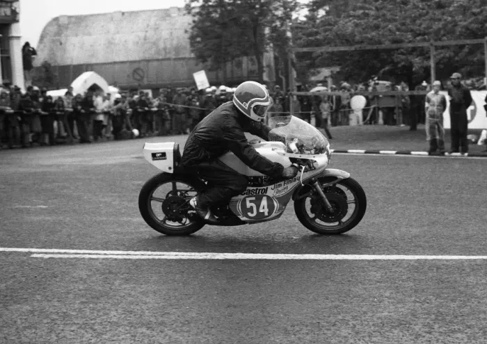 Framed Print : Tony Wood (Yamaha) 1977 Junior TT Framed Print : Tony Wood (Yamaha) 1977 Junior TT