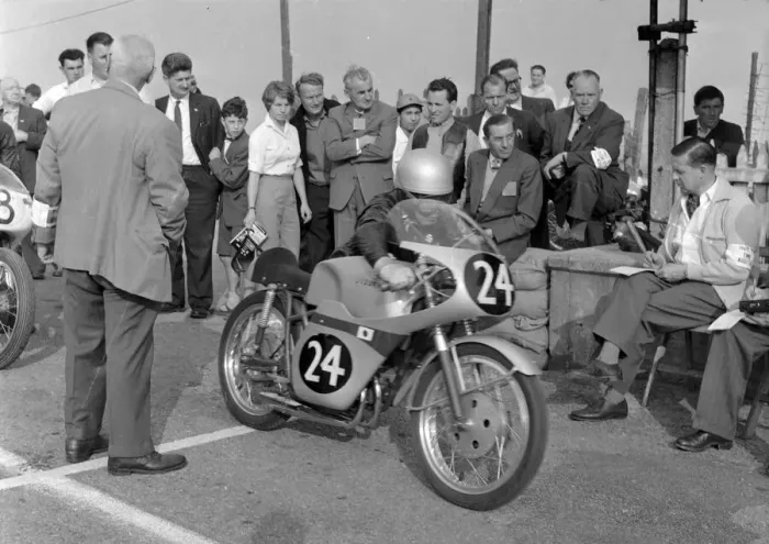Framed Print : Toshio Matsumoto (Suzuki) 1960 Ultra Lightweight TT
