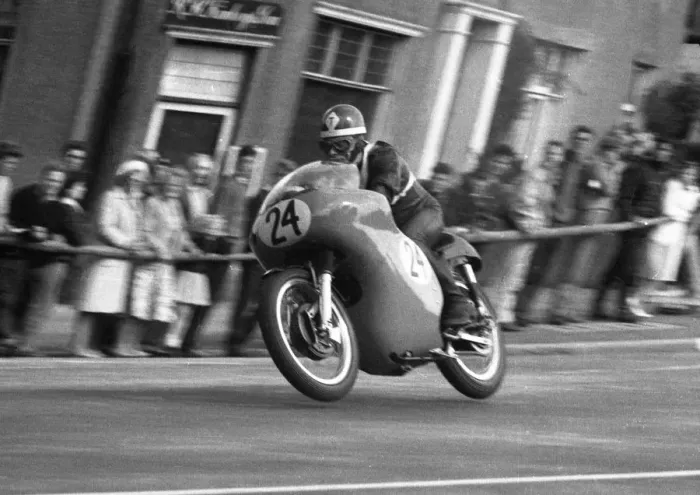 Framed Print : Trevor Holdsworth (Matchless) 1963 Senior Manx Drand Prix Framed Print : Trevor Holdsworth (Matchless) 1963 Senior Manx Drand Prix