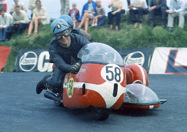 Trevor Ireson & D Lockett (ETY Triumph) 1970 750 Sidecar TT