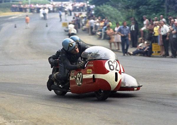 Trevor Ireson & D Lockett (ETY Triumph) 1970 500 Sidecar TT