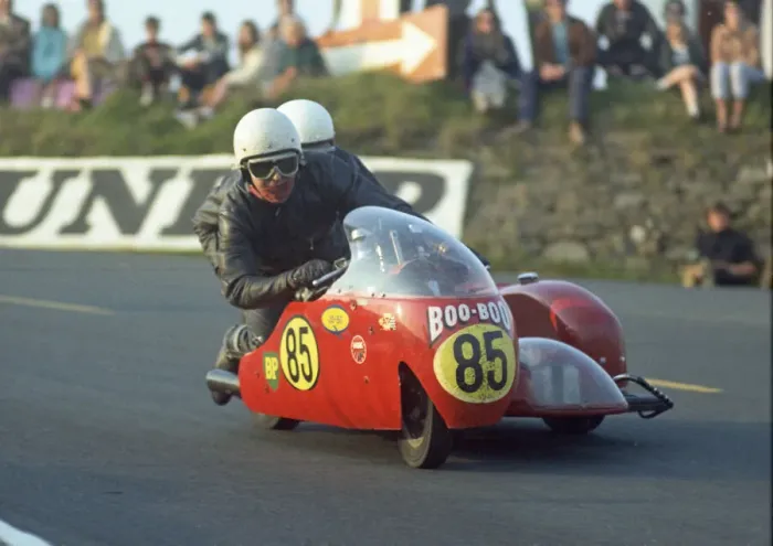 Framed Print : Bill Uren & Dave Jose (Triumph) 1971 500 Sidecar TT Framed Print : Bill Uren & Dave Jose (Triumph) 1971 500 Sidecar TT