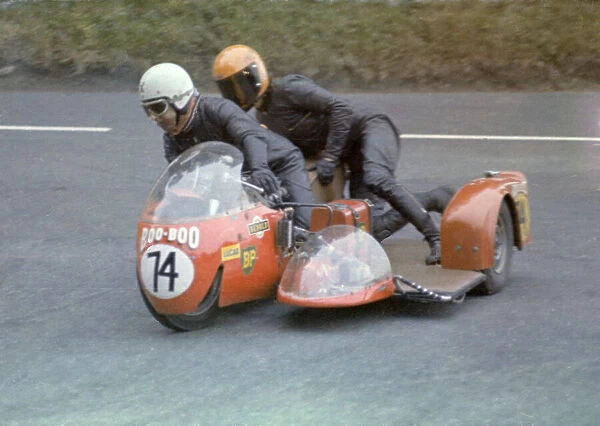 Bill Uren & P Matthews (Triumph) 1972 750 Sidecar TT