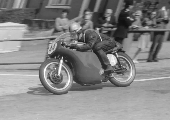 Framed Print : Vern Cottle (Norton) 1959 Junior TT Framed Print : Vern Cottle (Norton) 1959 Junior TT