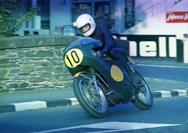 Vern Wallis (Seymour Velocette Metisse) 1972 Senior Manx Grand Prix