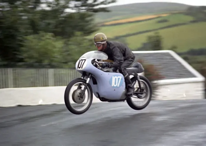 Framed Print : Vic Roberts (BSA) 1967 Junior Manx Grand Prix