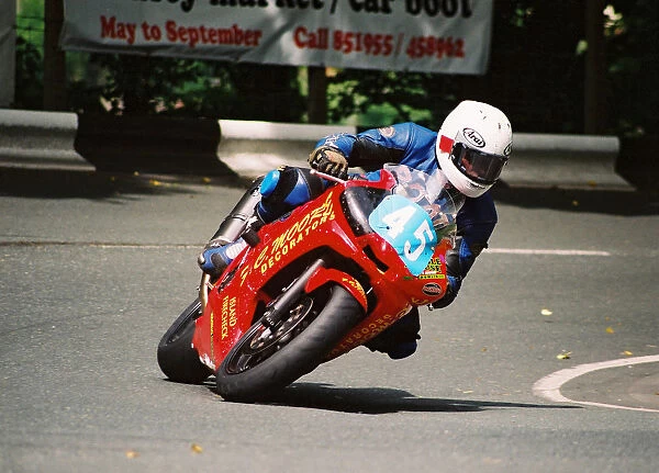 Victor Gilmore (Yamaha) 2004 Junior TT