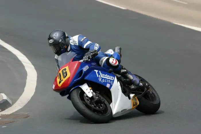 Framed Print : Victor Gilmore (Yamaha) 2009 Senior TT Framed Print : Victor Gilmore (Yamaha) 2009 Senior TT