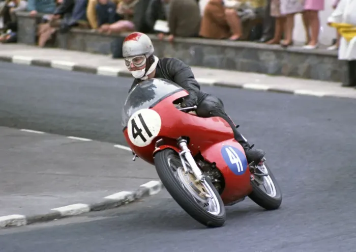 Framed Print : Vin Duckett (Aermacchi) 1968 Junior TT Framed Print : Vin Duckett (Aermacchi) 1968 Junior TT