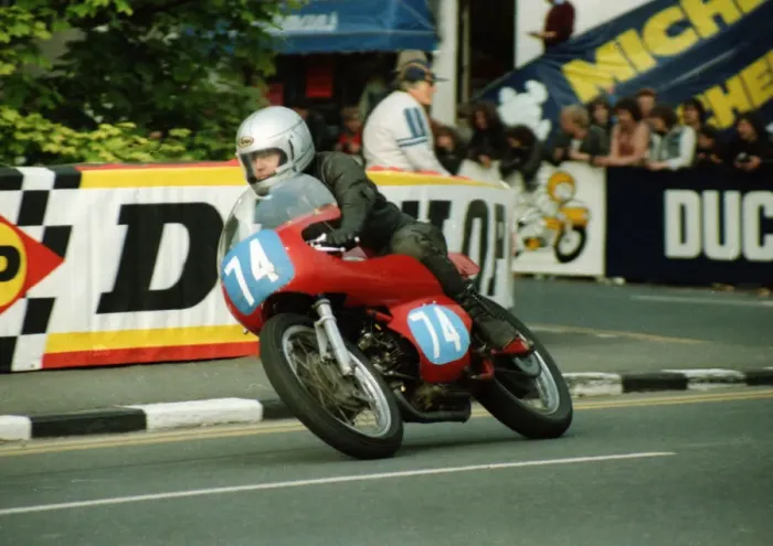 Framed Print : Vin Duckett (Aermacchi) 1984 Historic TT Framed Print : Vin Duckett (Aermacchi) 1984 Historic TT