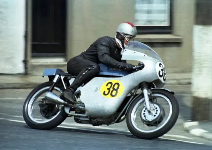 Framed Print : Vin Duckett (Seeley Matchless) 1969 Senior TT Framed Print : Vin Duckett (Seeley Matchless) 1969 Senior TT