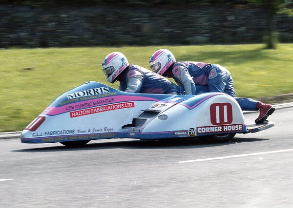 Vince Biggs & Jamie Biggs (Shelbourne Yamaha) 1992 Sidecar TT