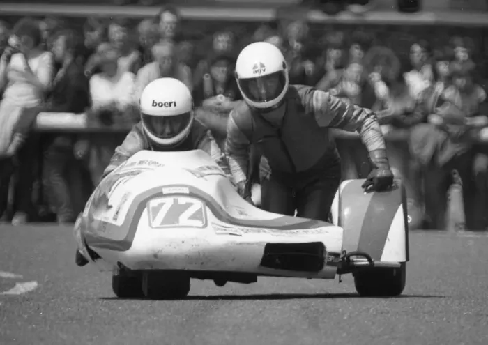 Framed Print : Vince Winstanley & Dave Smith (BMW) 1986 Sidecar TT