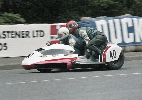 Vince Winstanley & Dave Smith (Suzuki) 1979 Sidecar TT