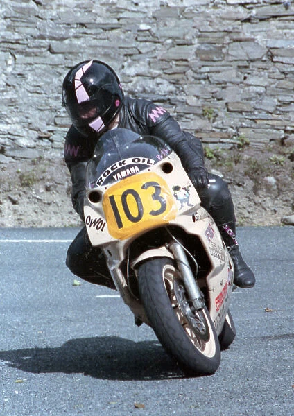 Vincent Bennett (Yamaha) 1990 Senior Manx Grand Prix