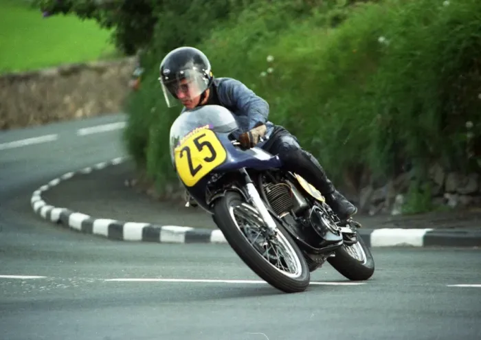 Framed Print : Wally Dawson (Norton) 2000 Classic TT