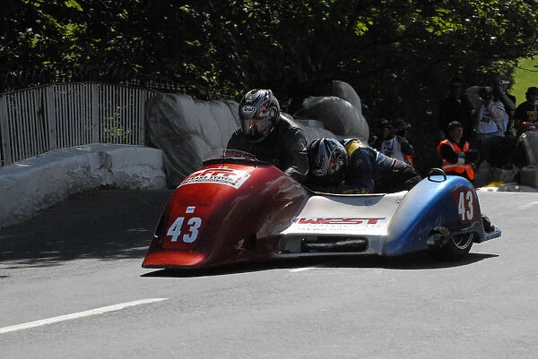 Wally Saunders & Eddie Kiff (Ireson Suzuki) 2009 Sidecar TT