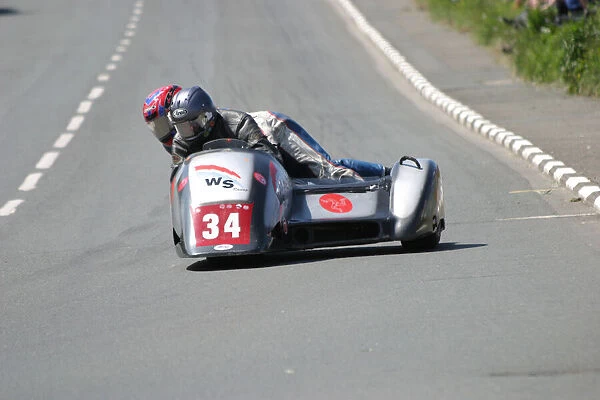 Wally Saunders & Tim Hollis (Suzuki MRE) 2005 Sidecar TT