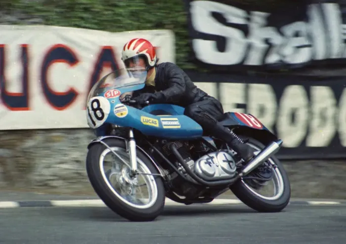 Framed Print : Walter Baxter (Norton) 1974 Production TT Framed Print : Walter Baxter (Norton) 1974 Production TT