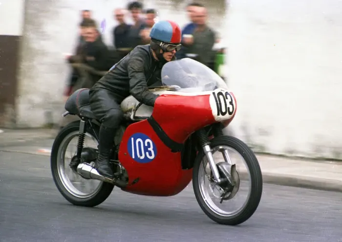 Framed Print : Walter Dawson (Norton) 1968 Junior TT Framed Print : Walter Dawson (Norton) 1968 Junior TT