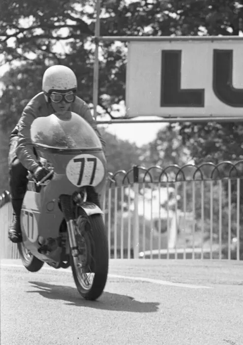 Framed Print : Walter Dawson (Seeley) 1975 Senior TT Framed Print : Walter Dawson (Seeley) 1975 Senior TT
