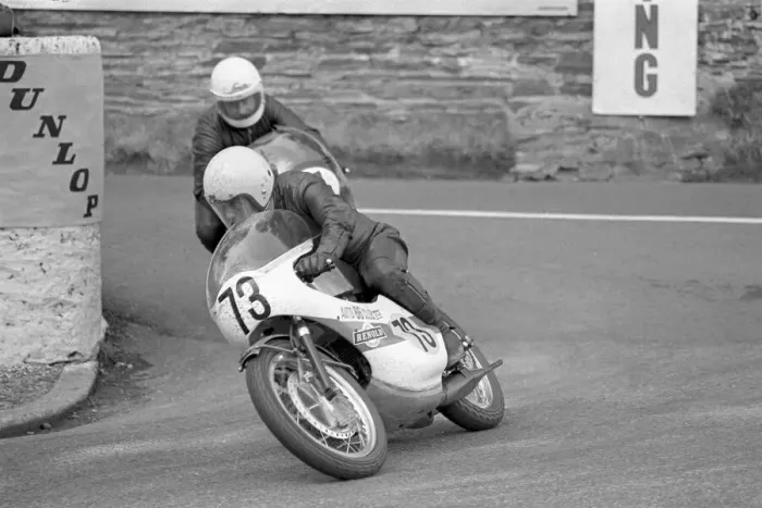 Framed Print : Walter Dawson (Yamaha) 1972 Senior TT Framed Print : Walter Dawson (Yamaha) 1972 Senior TT