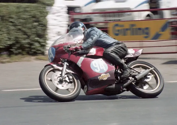 Framed Print : Walter Dawson (Yamaha) 1982 Senior TT Framed Print : Walter Dawson (Yamaha) 1982 Senior TT
