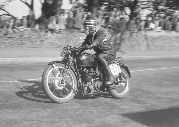 Framed Print : Walter Hancock (Velocette) 1952 Junior TT Framed Print : Walter Hancock (Velocette) 1952 Junior TT
