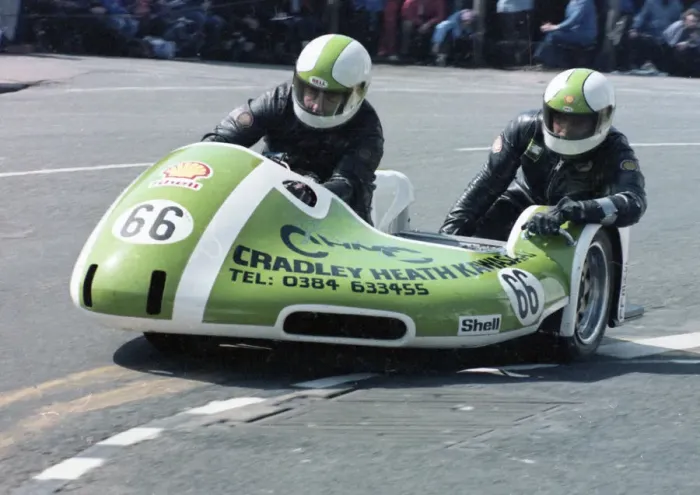 Framed Print : Warwick Newman & Alan Warner (Cradley Heath Rumble Kawasaki) 1981 Sidecar TT Framed Print : Warwick Newman & Alan Warner (Cradley Heath Rumble Kawasaki) 1981 Sidecar TT