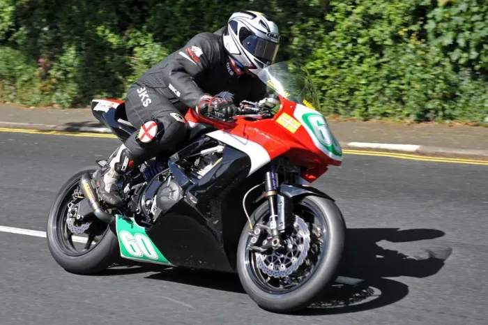 Framed Print : Wayne Axon (Kawasaki) 2014 Lightweight TT Framed Print : Wayne Axon (Kawasaki) 2014 Lightweight TT